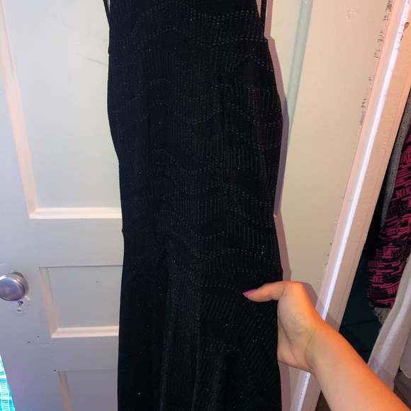 Short sparkly black dress with open back ! - Picture 5 of 6